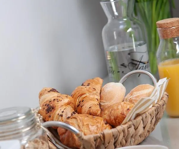 Bed & Breakfast Maison Blanche 4*